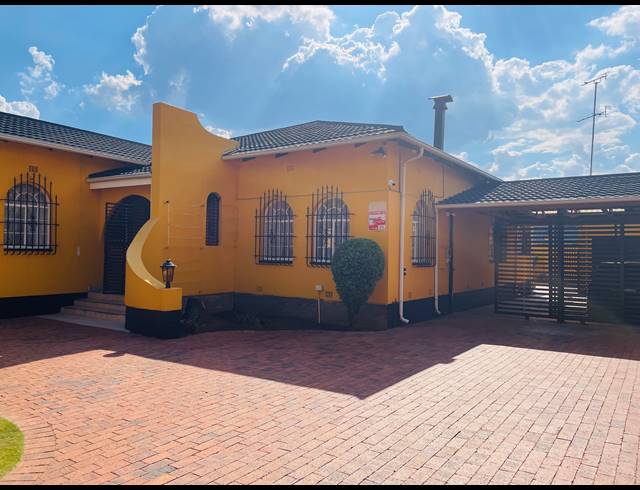 4 BEDROOM HOUSE FOR SALE IN SELECTION PARK
